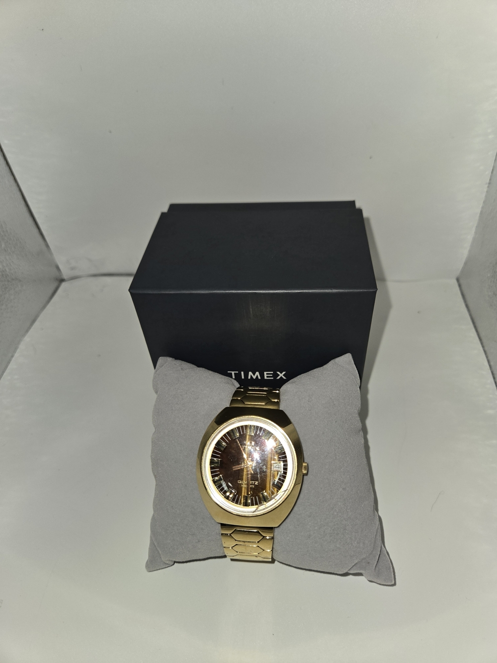 Timex Q Time Machine 1975 Like New Just A Crack On The Left Bottom Side Inside